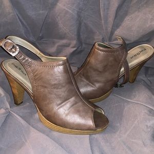 Brown ankle boot Sz: 9